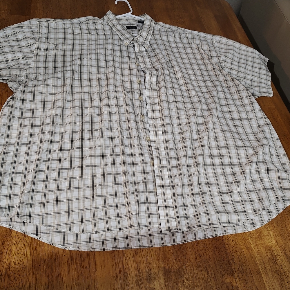 Van Heusen men's Plaide white and black short sleeve size 4X shirt